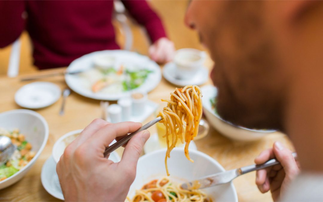 Nueva vía de ahorro para autónomos: desgravar la comida en el trabajo