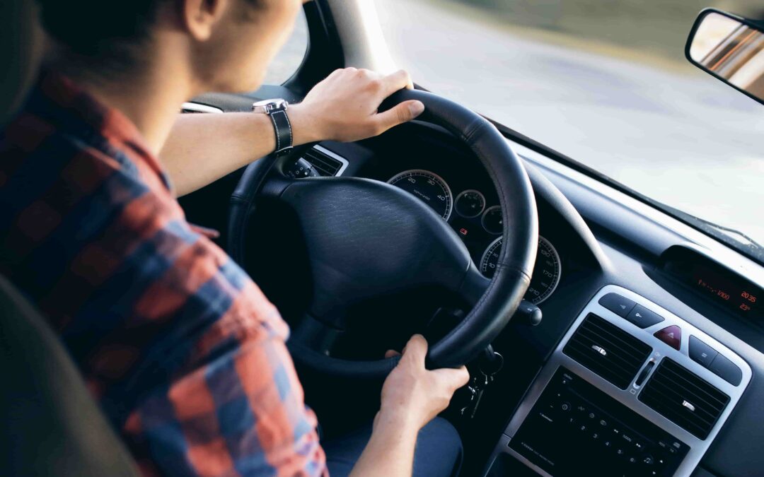 Consejos de conducción: 10 consejos infalibles para una conducción segura y eficiente: ¡Domina las carreteras como un profesional!